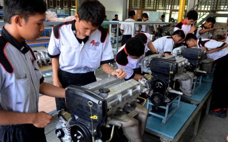 Khofifah Akan Perluas Program PKH Plus Jadi 15 Kabupaten di Jawa Timur Khofifah Akan Perluas Program PKH Plus Jadi 15 Kabupaten di Jawa Timur