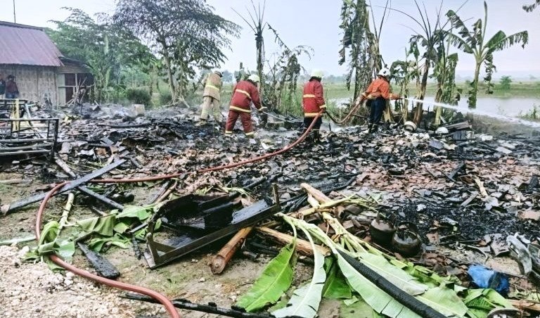 Lupa Matikan Kompor Dua Rumah Di Bojonegoro Ludes Terbakar