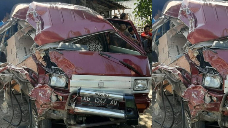 Kecelakaan Karambol 3 Mobil di Jalan Raya Kediri Warujayeng Hari Ini