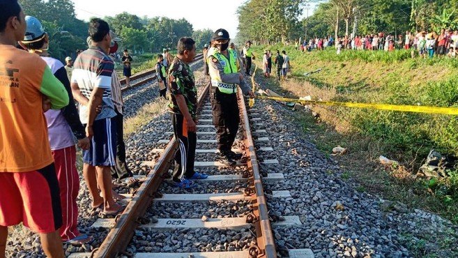 Pasutri Asal Desa Jonggrang Barat Magetan Tewas Ditabrak Kereta Api ...