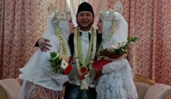 Viral Pria Nikahi 2 Wanita Ternyata Istri Kedua Viral Pria Nikahi 2 Wanita Ternyata Istri Kedua