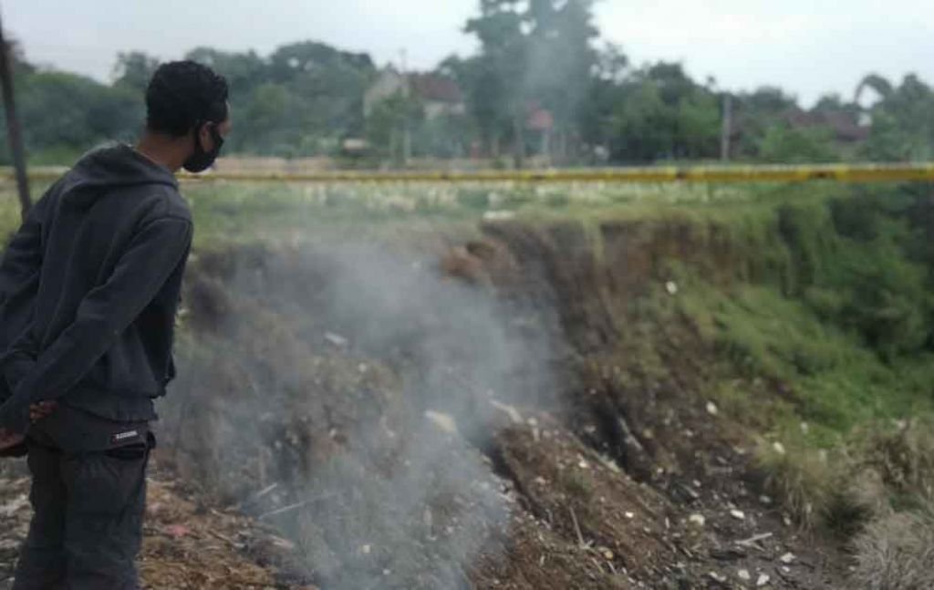 Ledakan Keras Terdengar di Bekas Galian Tambang Pasir di Watuumpak