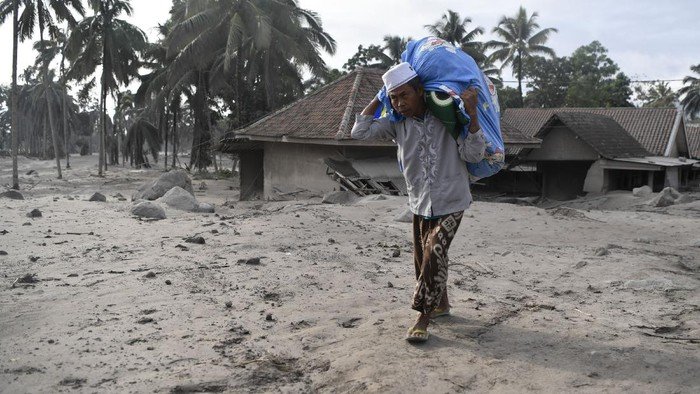 Korban Bencana Erupsi Gunung Semeru - Lintasjatim.com